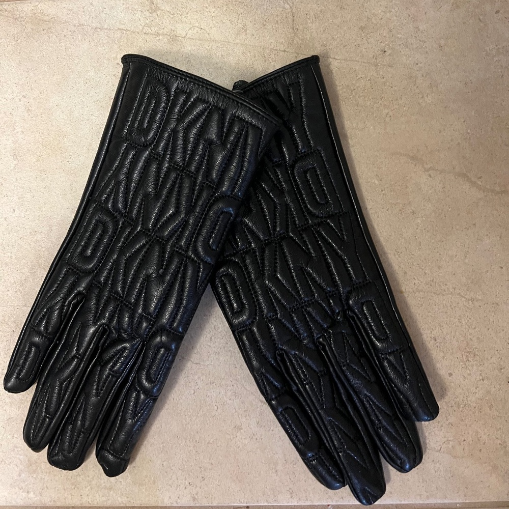 DKNY logo faux leather gloves